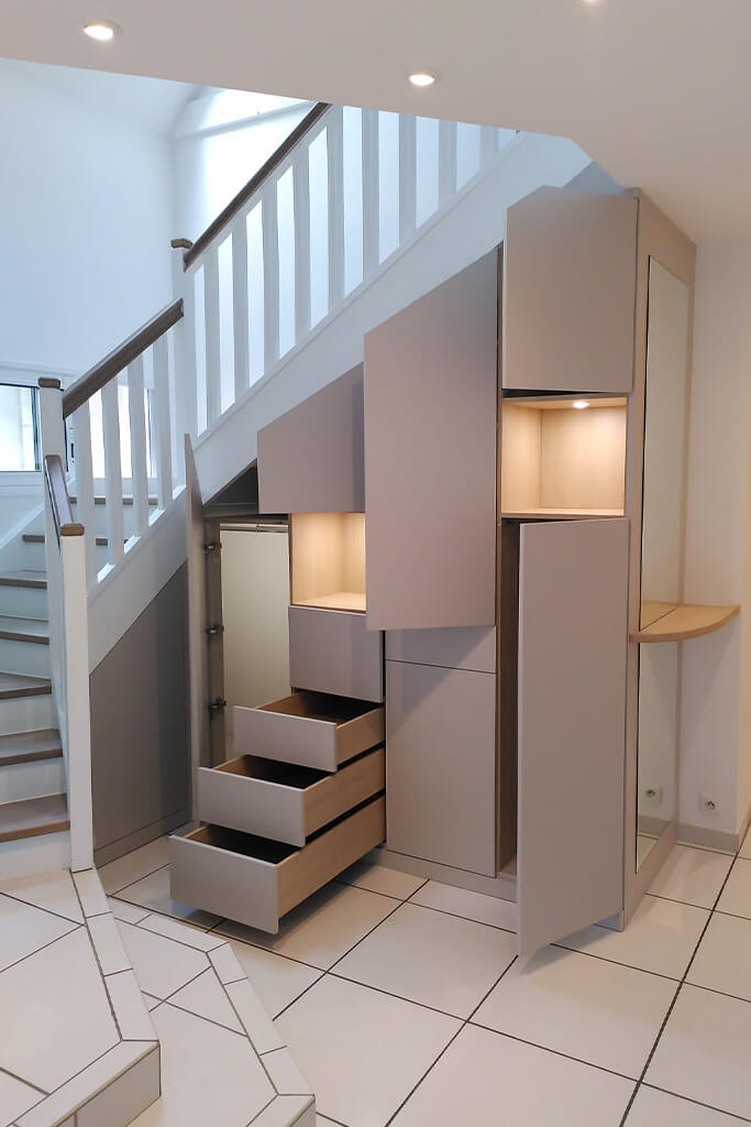 Rangement Sous Escalier Moderne Laque Beige Porte Ouverte Vazard Home Evreux