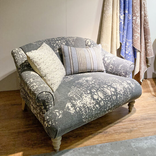 Demi Canape Anglais Tissu Gris Bagru Tetrad Showroom Jacaranda