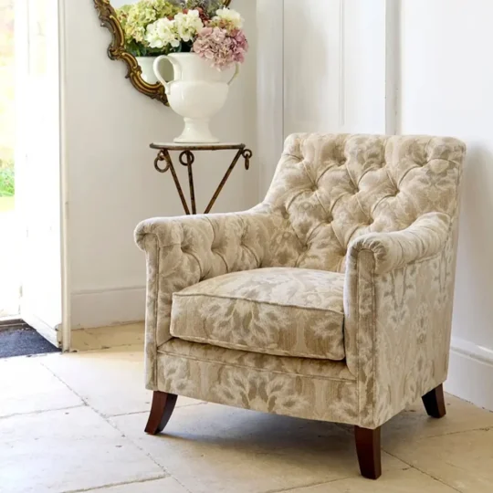 Timeless Chesterfield Fauteuil Anglais Tissu Beige Tetrad Tate