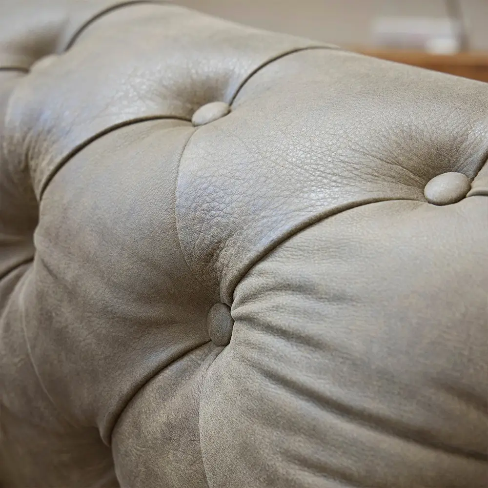 Timeless Chesterfield Fauteuil Chesterfield Anglais Chic Cuir Gris Detail Tetrad Arbroath