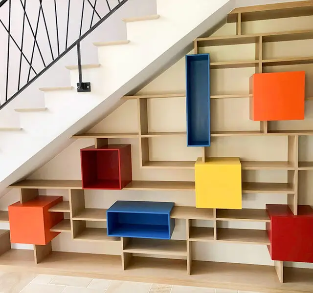 Bibliothèque Sous Escalier Asymétrique Sur Mesure Avec Niches Colorées Vazardhome Pjs A21