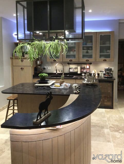 cuisine-vazard-home-sur-mesure-atelier-ilot-granit-spectrolite