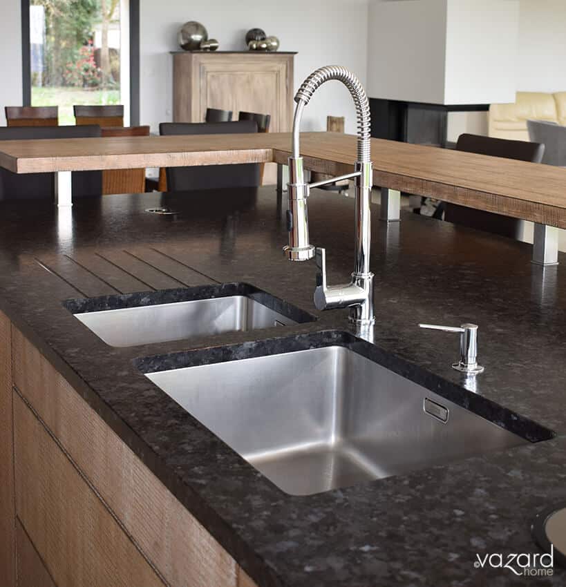 cuisine-sur-mesure-plan-de-travail-granite-vazard-home